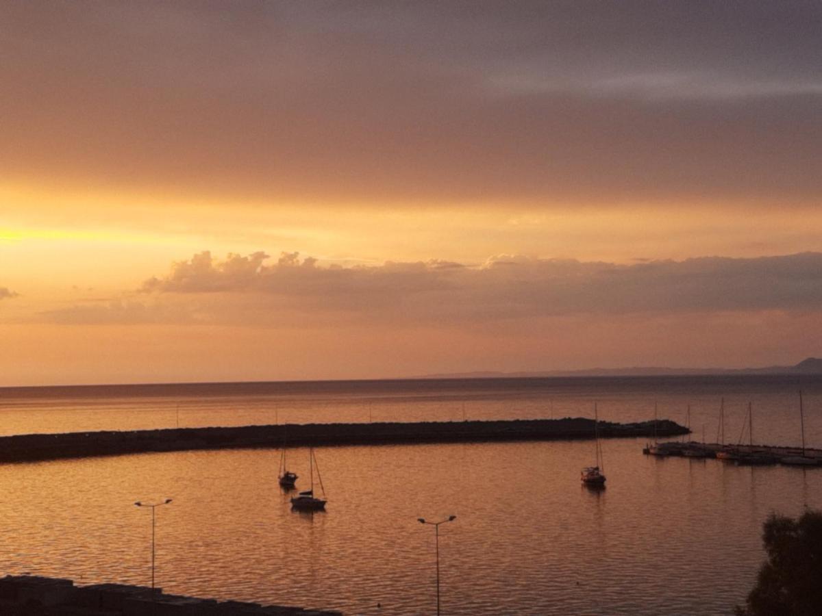 A View From The Attic Window. Kyparissia, Messinia Apartment